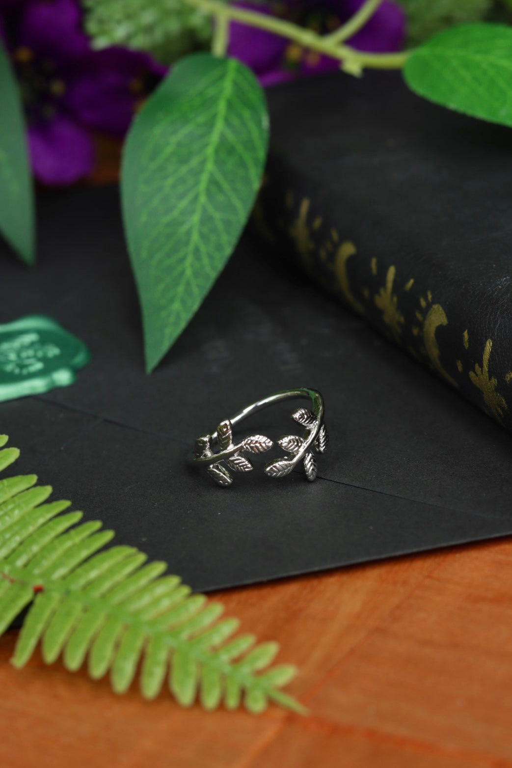 Silver leaf ring