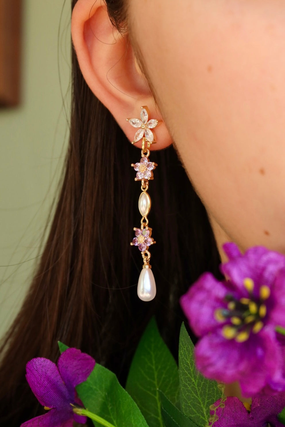 Flower pearl earrings