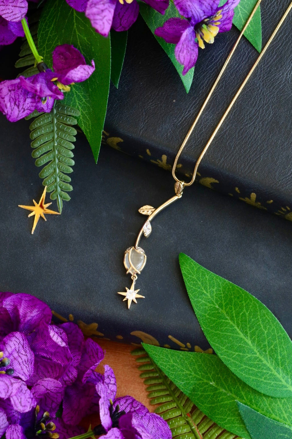 Rose star necklace