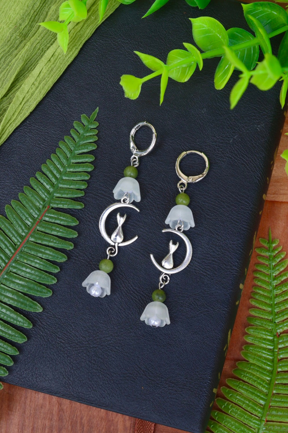 Flower cat moon leaf earrings