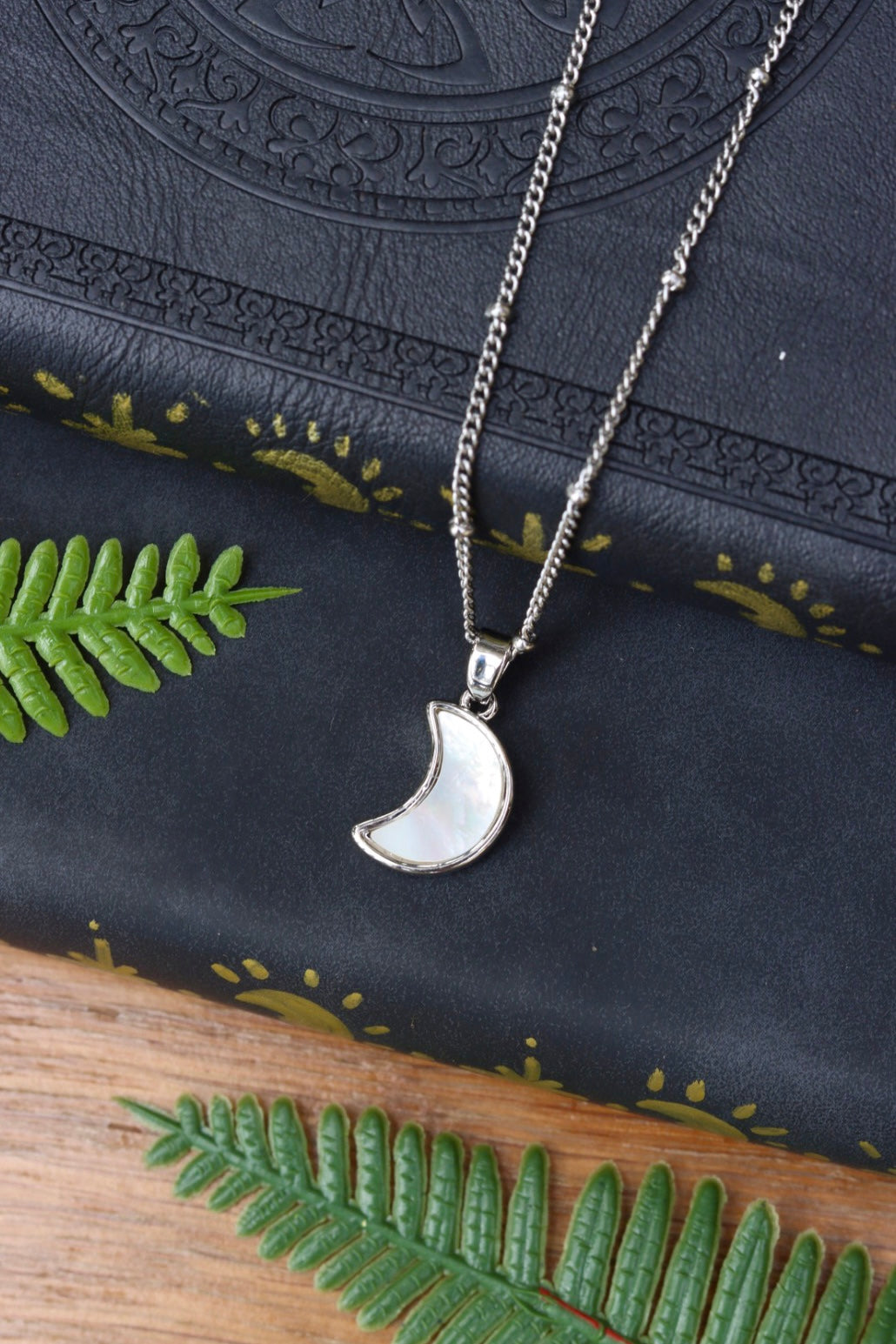 Pearl moon necklace