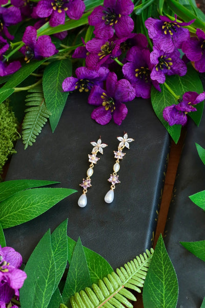 Flower pearl earrings