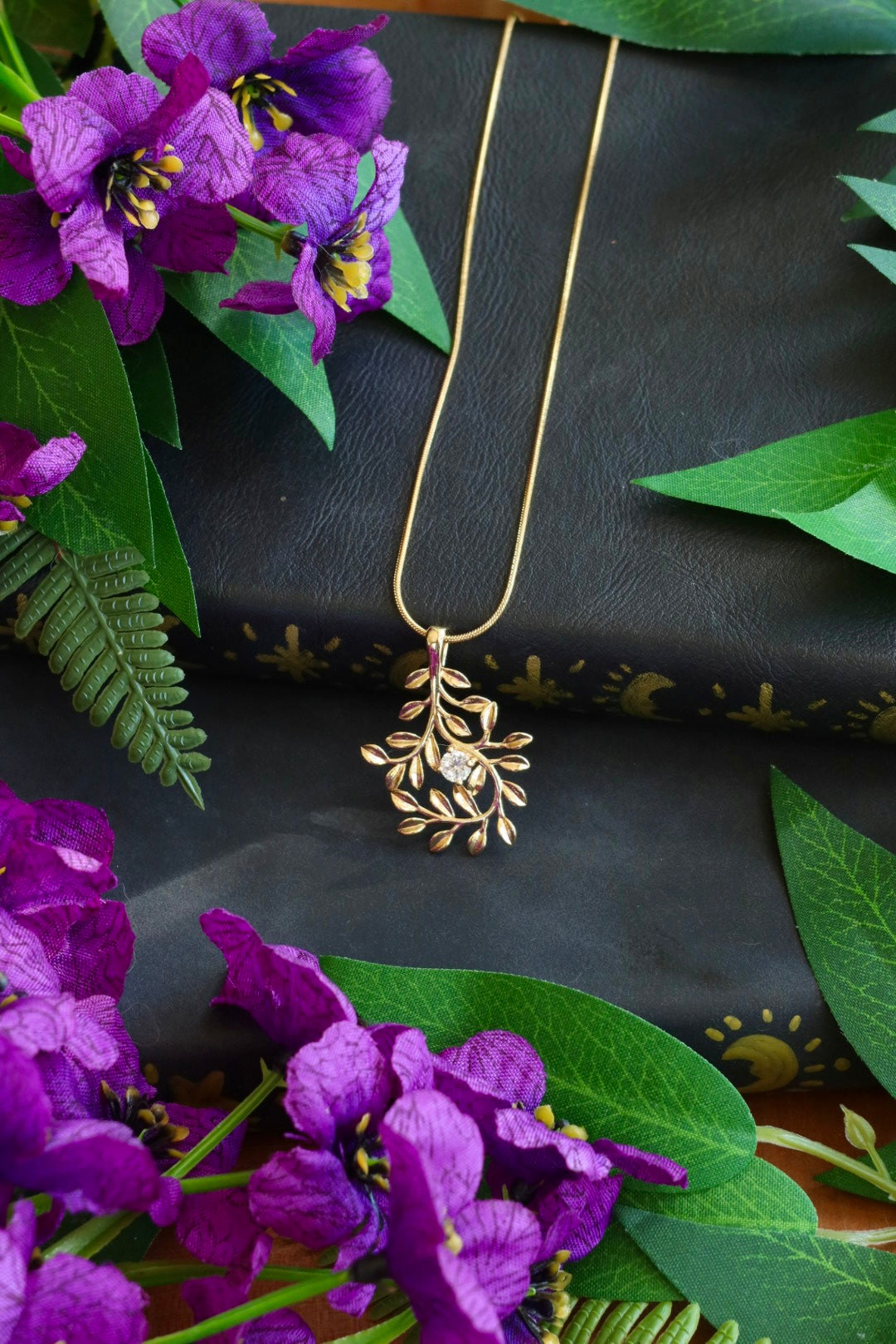 Branch leaf necklace