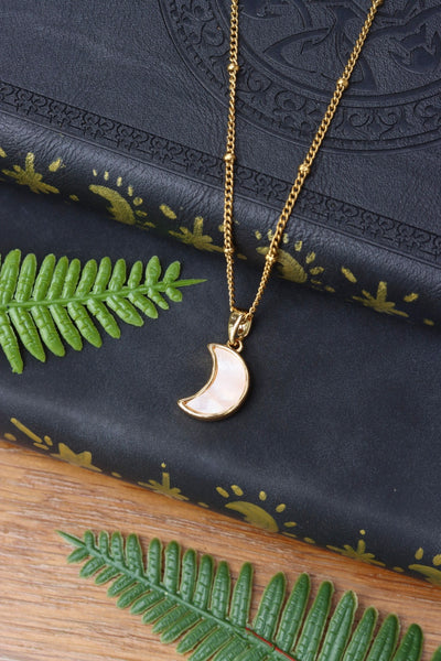 Pearl moon necklace