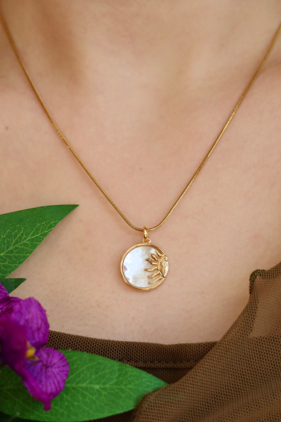 Sun pearl necklace