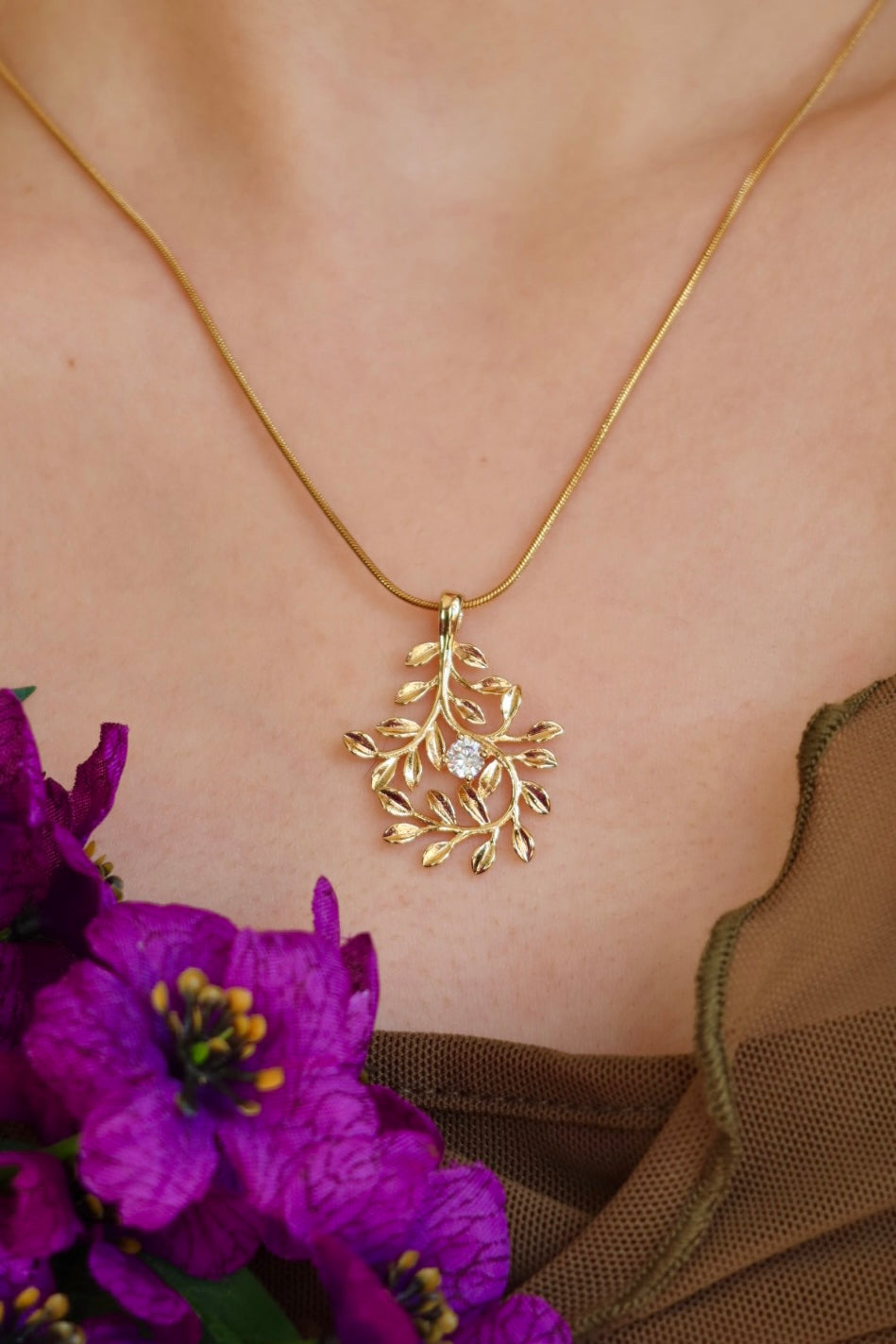 Branch leaf necklace