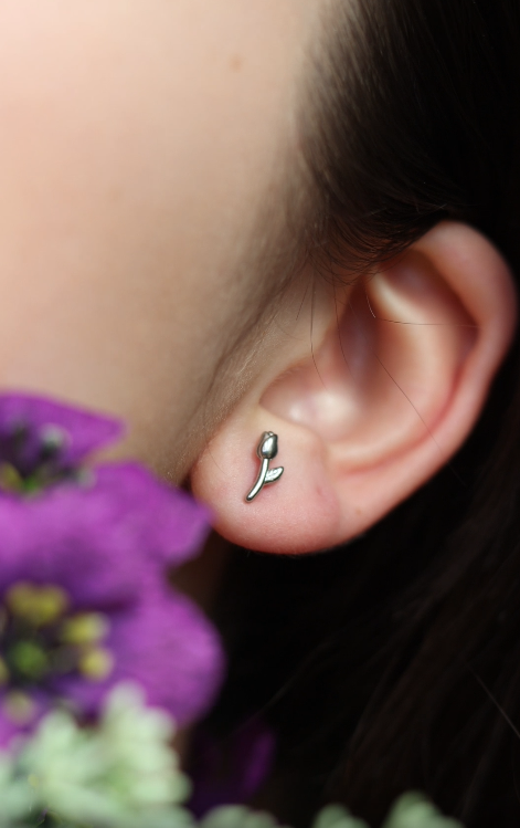 Delicate tulip stud earrings - gold or silver