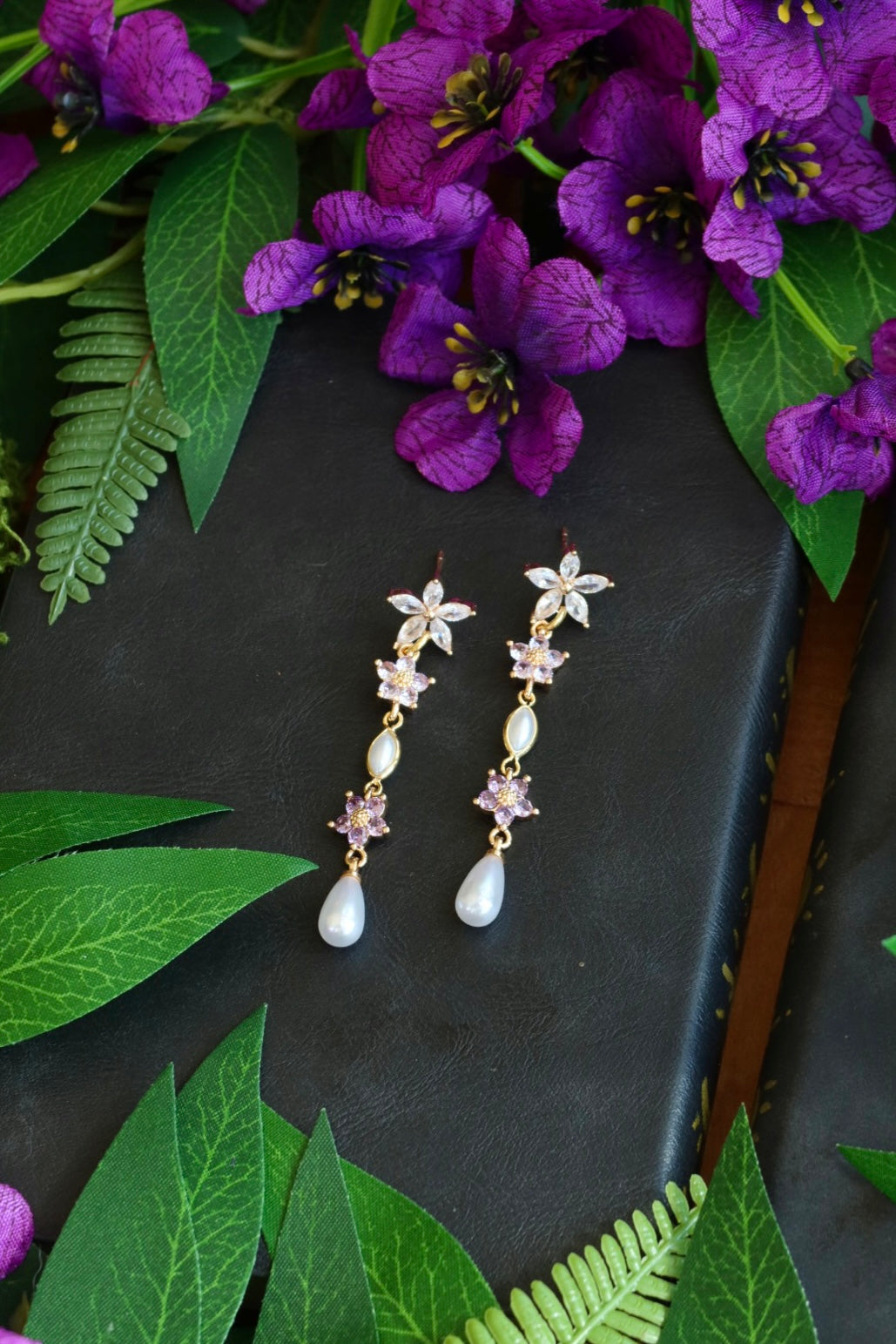 Flower pearl earrings