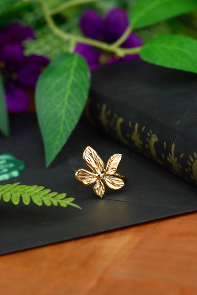 Gold flower ring