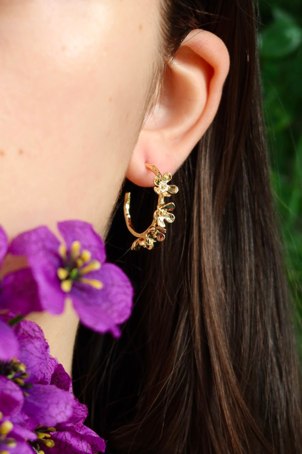 Flower hoop earrings