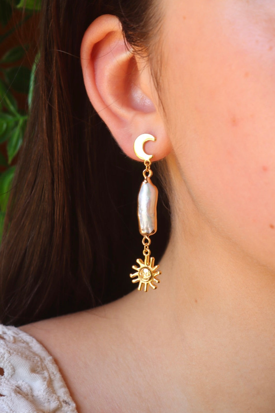 Sun pearl moon stud earrings