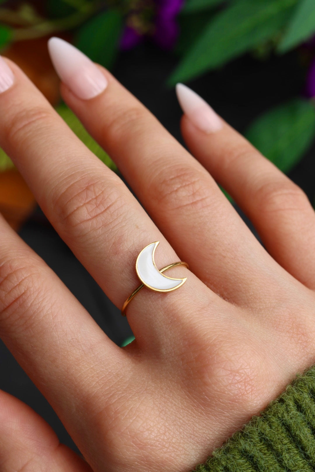 White moon ring