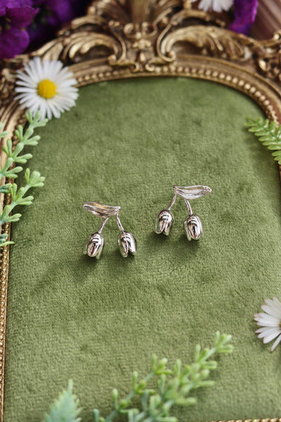 Tulip stud earrings - gold or silver