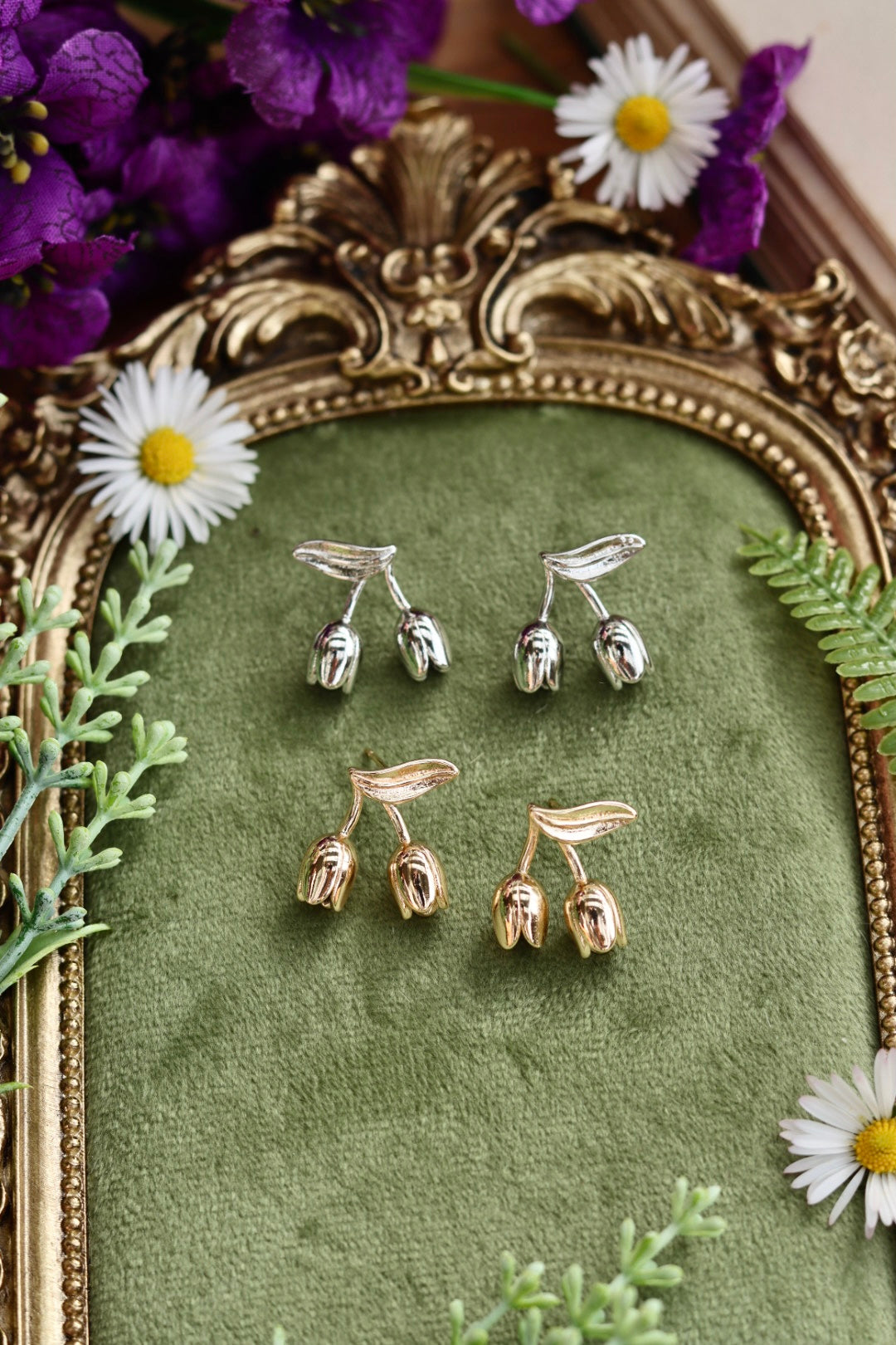 Tulip stud earrings - gold or silver