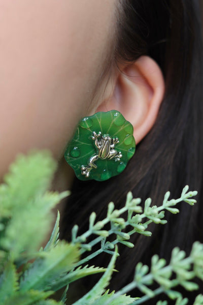 Water drop lily pad frog stud earrings