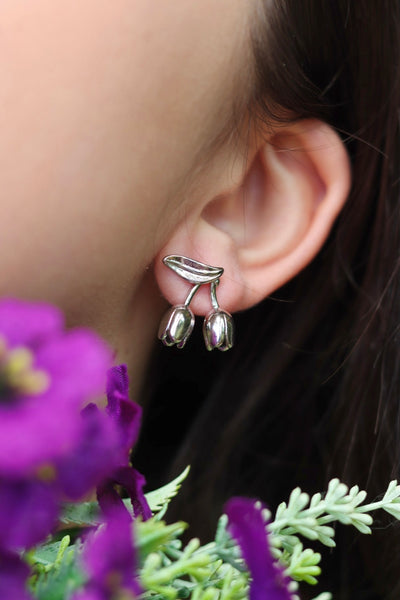 Tulip stud earrings - gold or silver