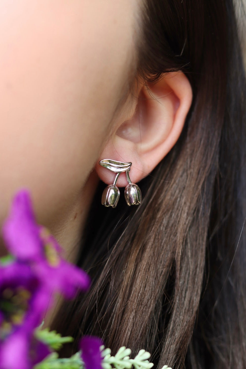 Tulip stud earrings - gold or silver