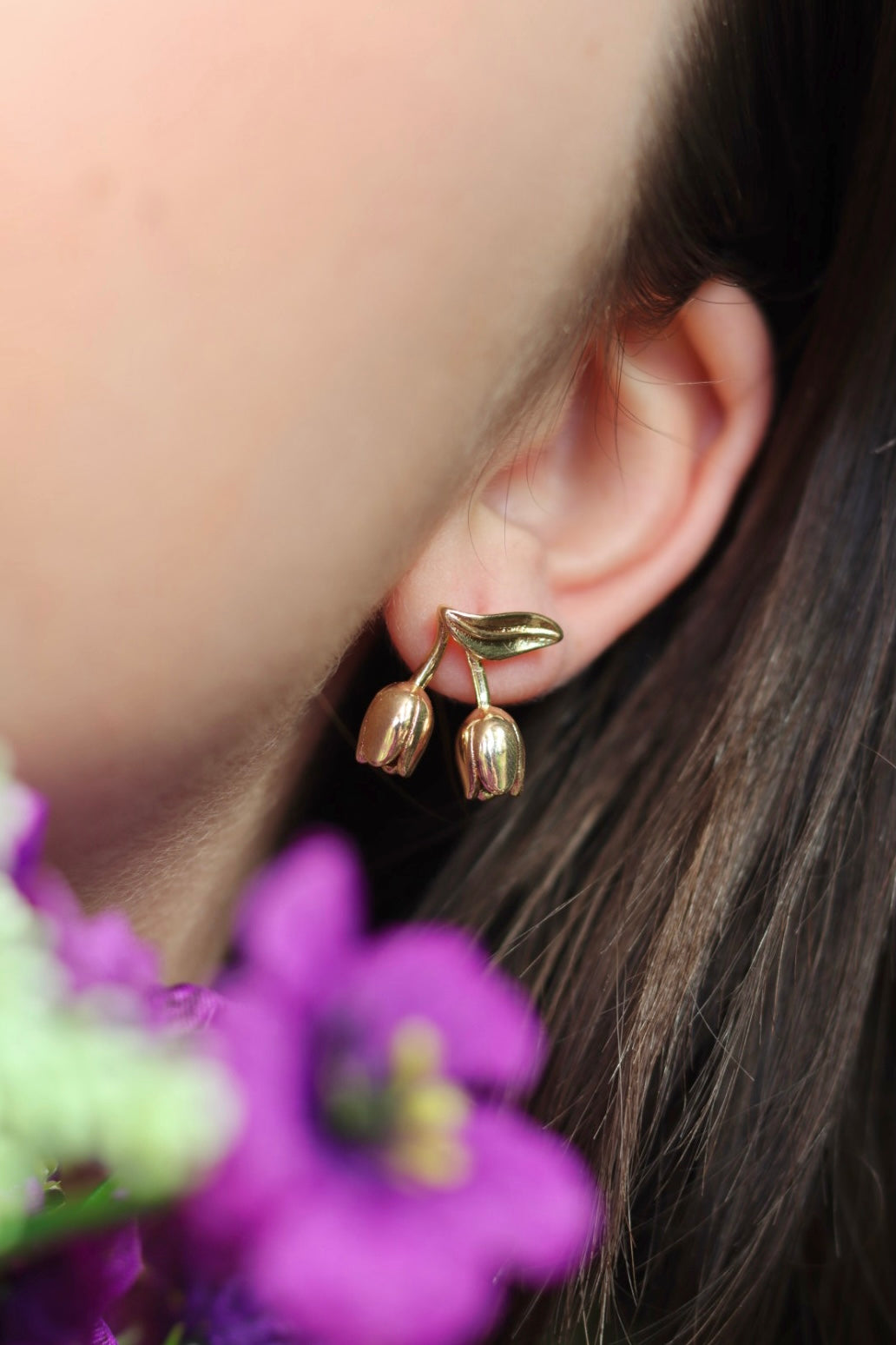 Tulip stud earrings - gold or silver