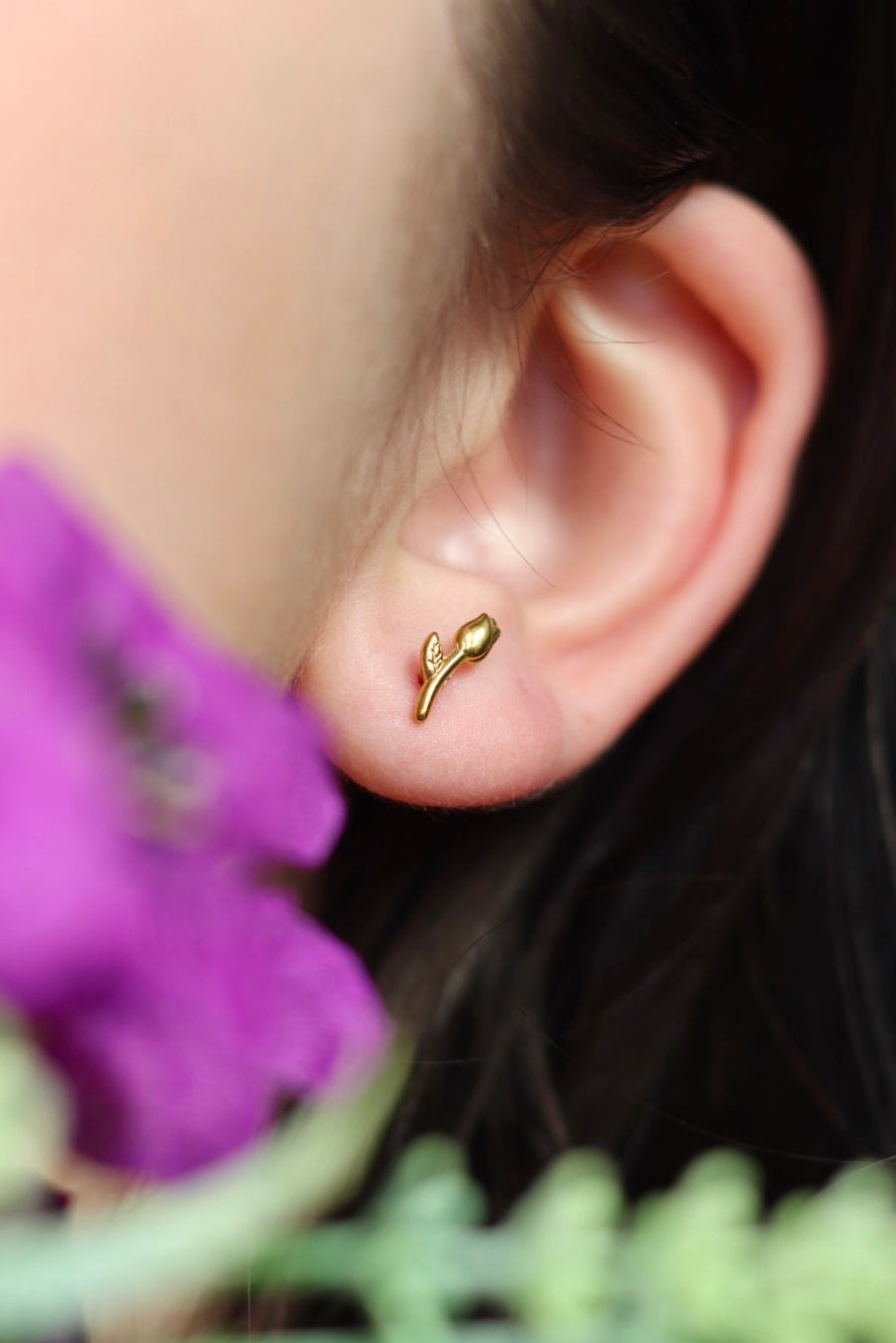 Delicate tulip stud earrings - gold or silver