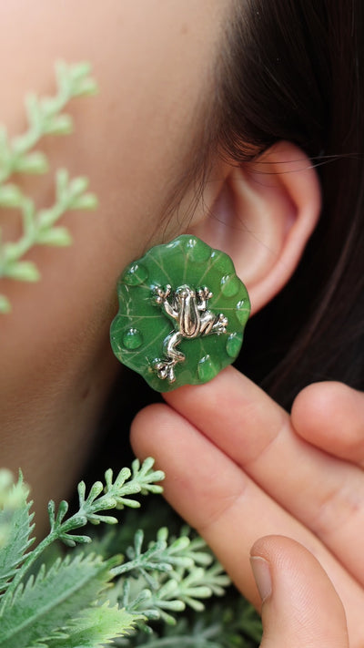 Water drop lily pad frog stud earrings