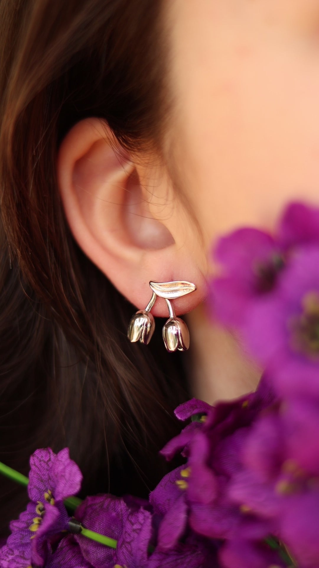 Tulip stud earrings - gold or silver