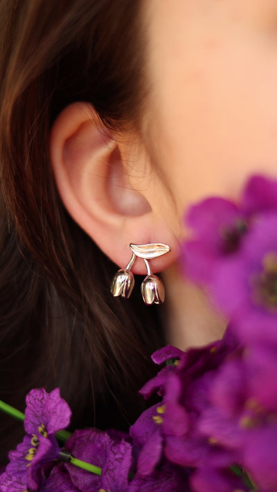 Tulip stud earrings - gold or silver