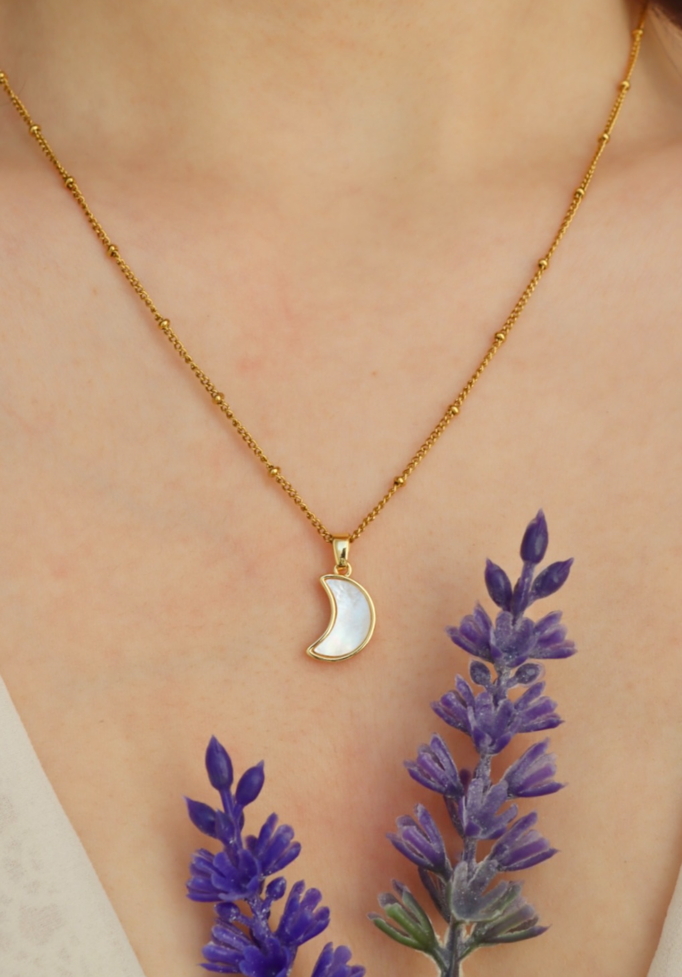 Pearl moon necklace