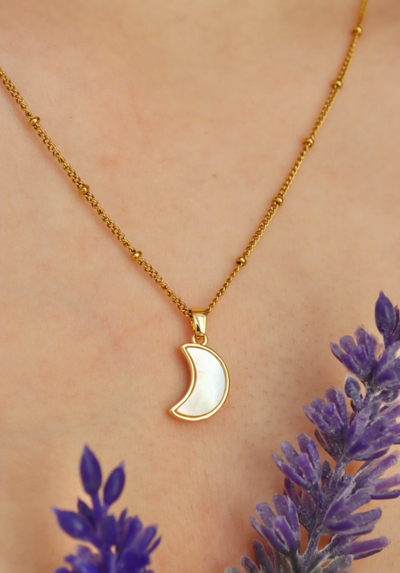 Pearl moon necklace